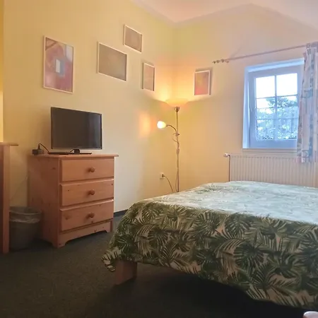 Hotel U Zeleneho Stromu - Zum Gruenen Baum Hrensko